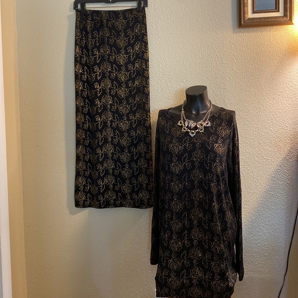 Epic USA Gold Rose Trace Design on Black Maxi Skirt with Back Split